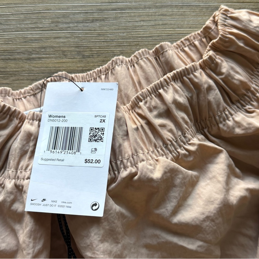 SHORTS NIKE SPORTSWEAR ESSENTIAL WOMEN'S WOVEN HIGH-RISE SHORTS - Picture 9 of 12